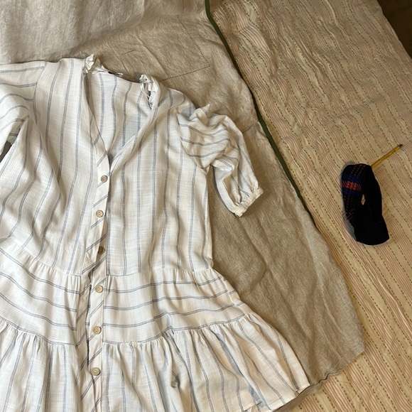 - Zara blue and white button front top/dress. 3/4 sleeves. Tiered loose fi… - Picture 11 of 11